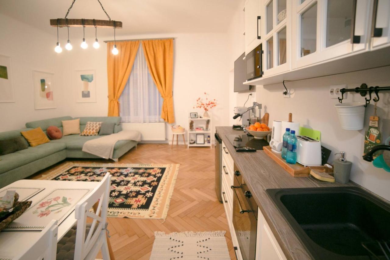 Jasmine Serenity Apartment - Central, Behind Black Church Braşov Extérieur photo