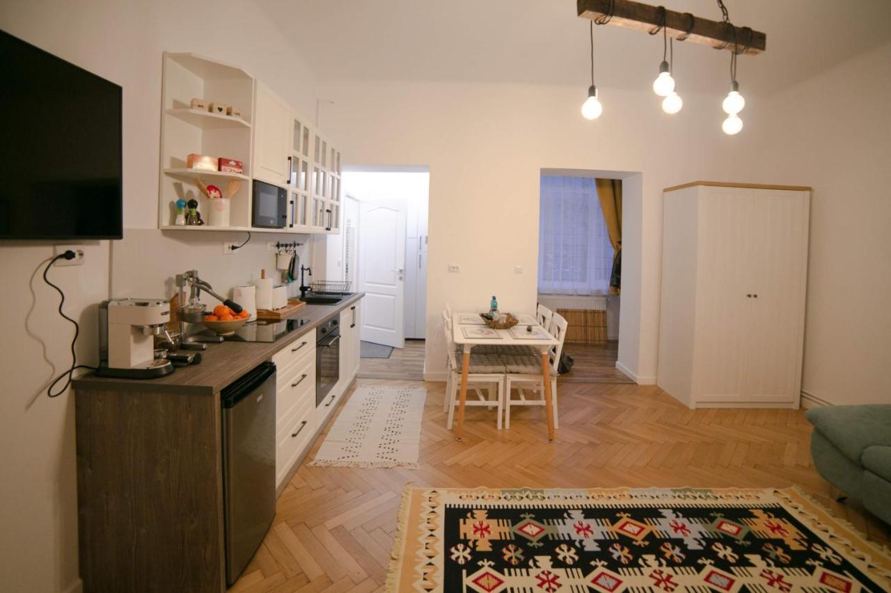 Jasmine Serenity Apartment - Central, Behind Black Church Braşov Extérieur photo