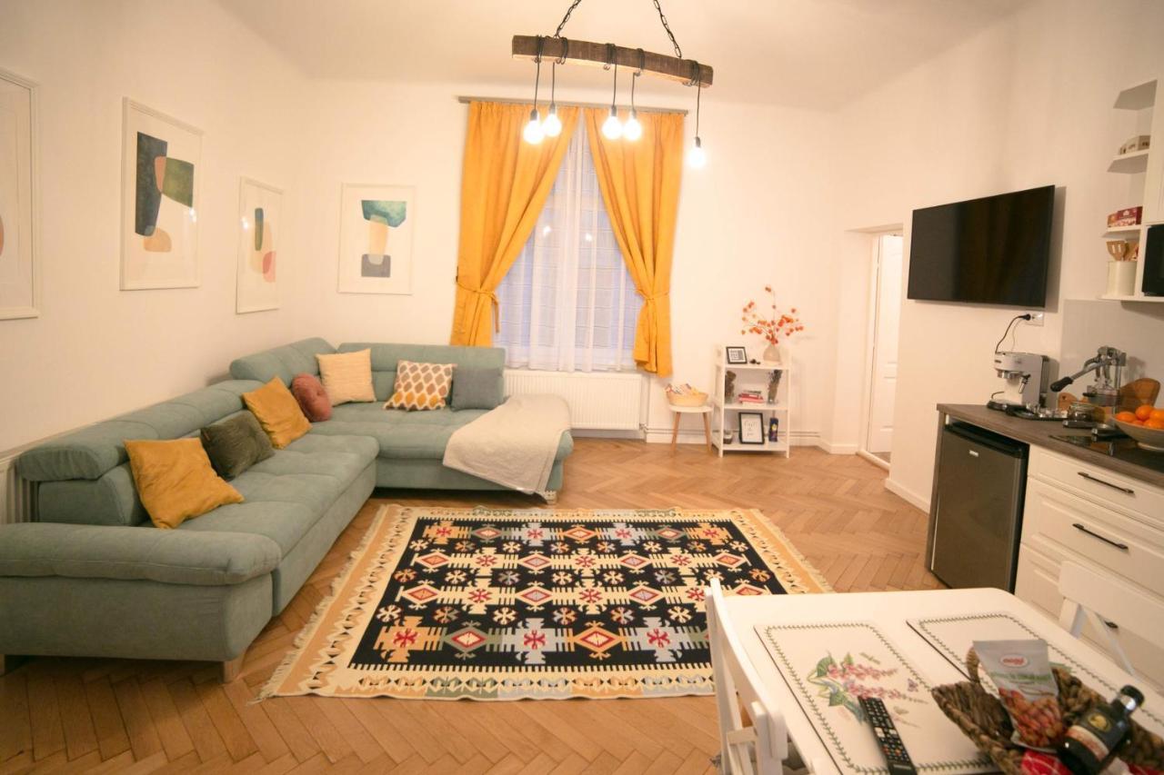 Jasmine Serenity Apartment - Central, Behind Black Church Braşov Extérieur photo