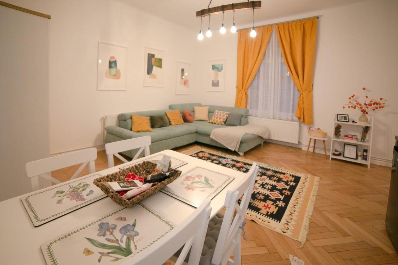 Jasmine Serenity Apartment - Central, Behind Black Church Braşov Extérieur photo