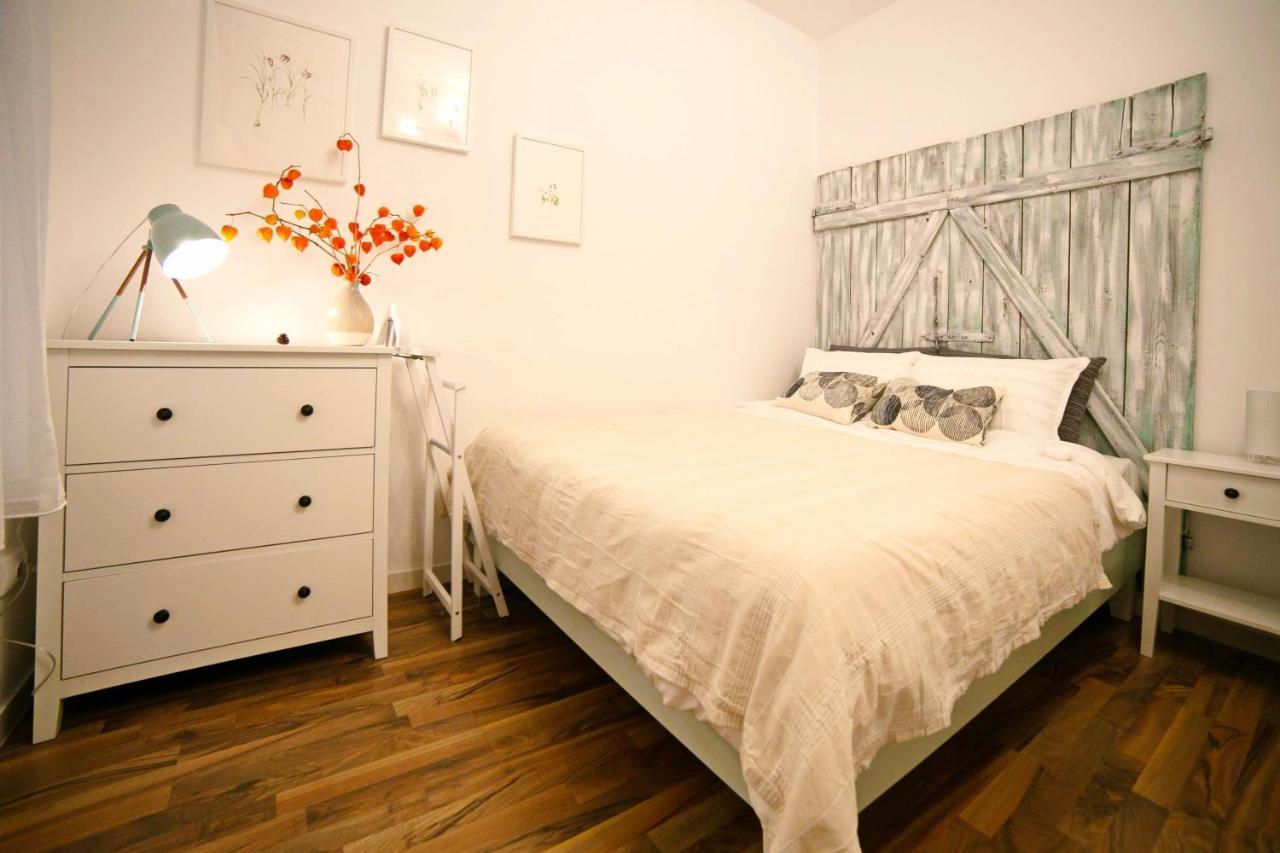 Jasmine Serenity Apartment - Central, Behind Black Church Braşov Extérieur photo