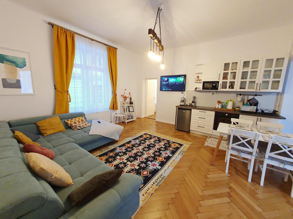 Jasmine Serenity Apartment - Central, Behind Black Church Braşov Extérieur photo