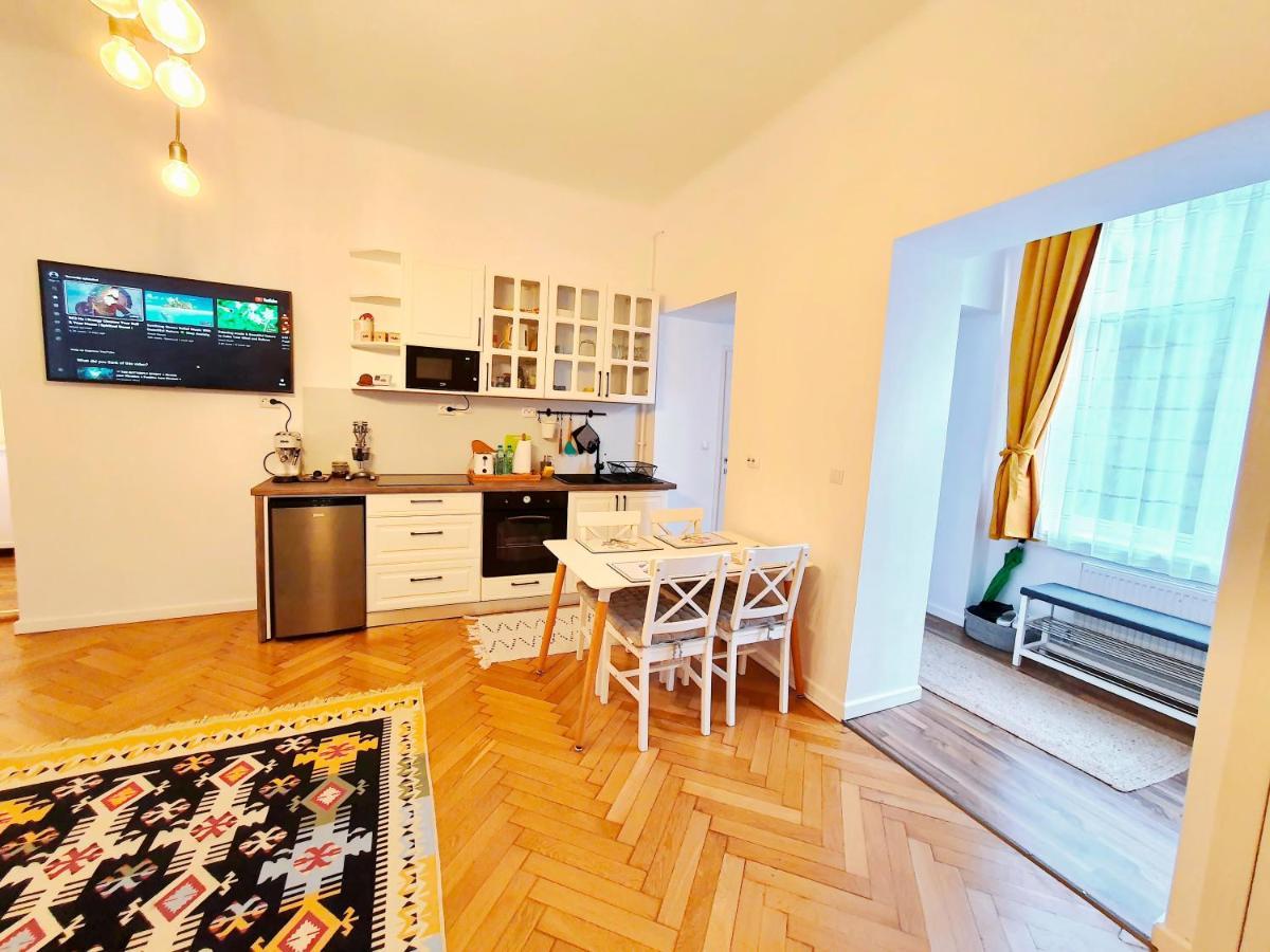 Jasmine Serenity Apartment - Central, Behind Black Church Braşov Extérieur photo