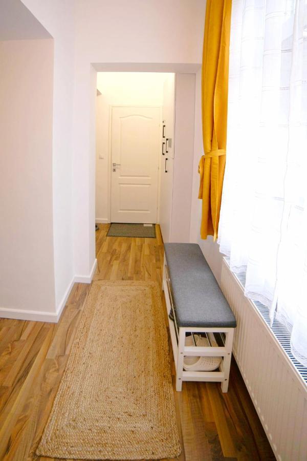 Jasmine Serenity Apartment - Central, Behind Black Church Braşov Extérieur photo