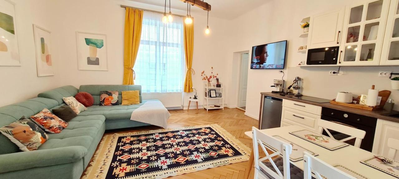 Jasmine Serenity Apartment - Central, Behind Black Church Braşov Extérieur photo